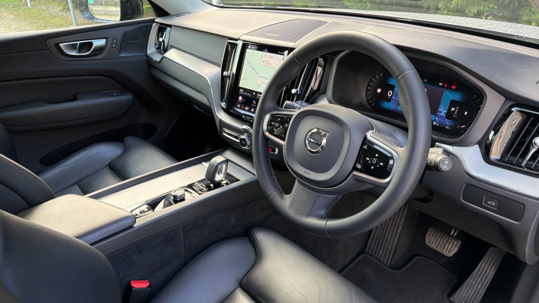 Volvo Xc60 2.0 B4P Plus Dark 5dr Geartronic Petrol Estate